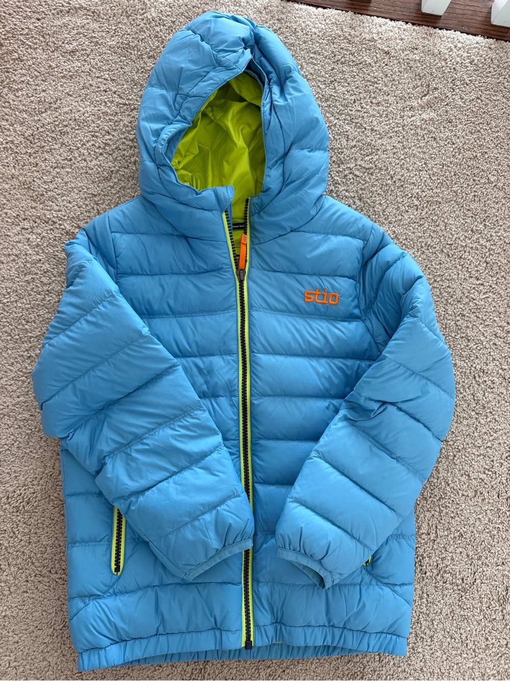 Stio Kids Light Blue Puffer Jacket with Lime Green Lining and Orange Logo